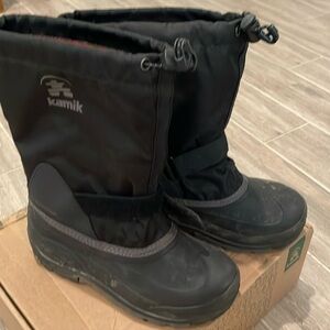 Kamik Black Charcoal Youth Water/Snow Boots Size 6